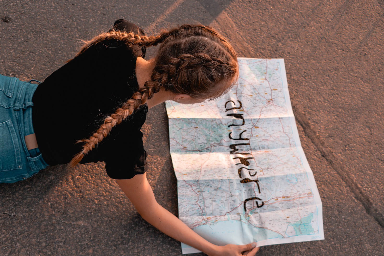 Saving on Travel: 12 Foolproof Tips to Reduce Your Expenses in 2026 - girl