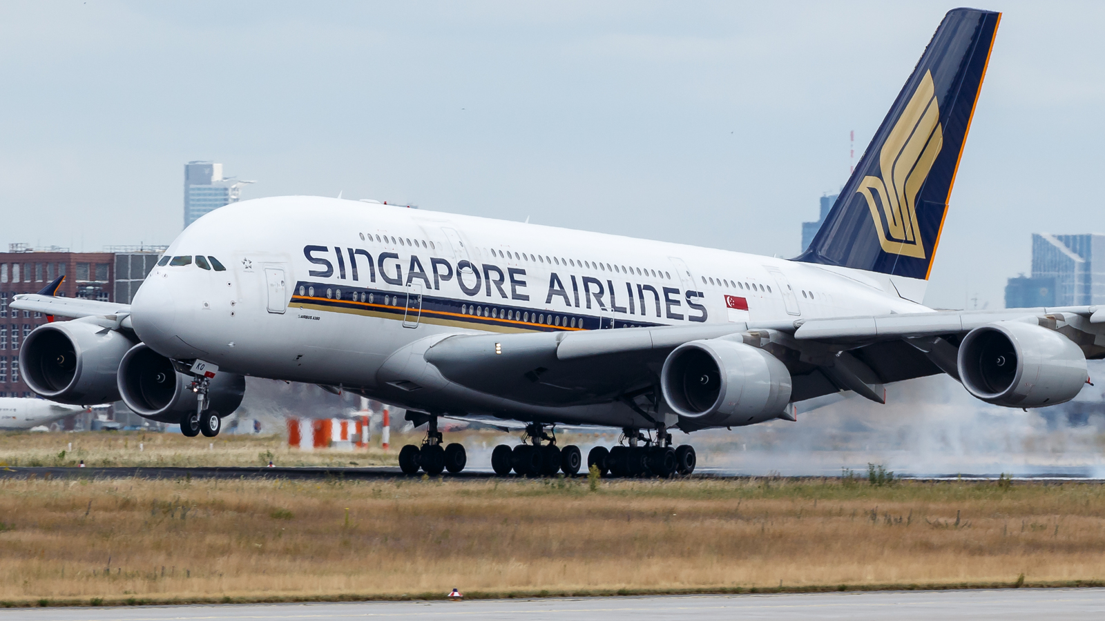 Avis : Singapore Airlines A380 Suites | Première Classe | FRA-JFK - Singapore Airlines Airbus A V SKQ at Frankfurt Airport