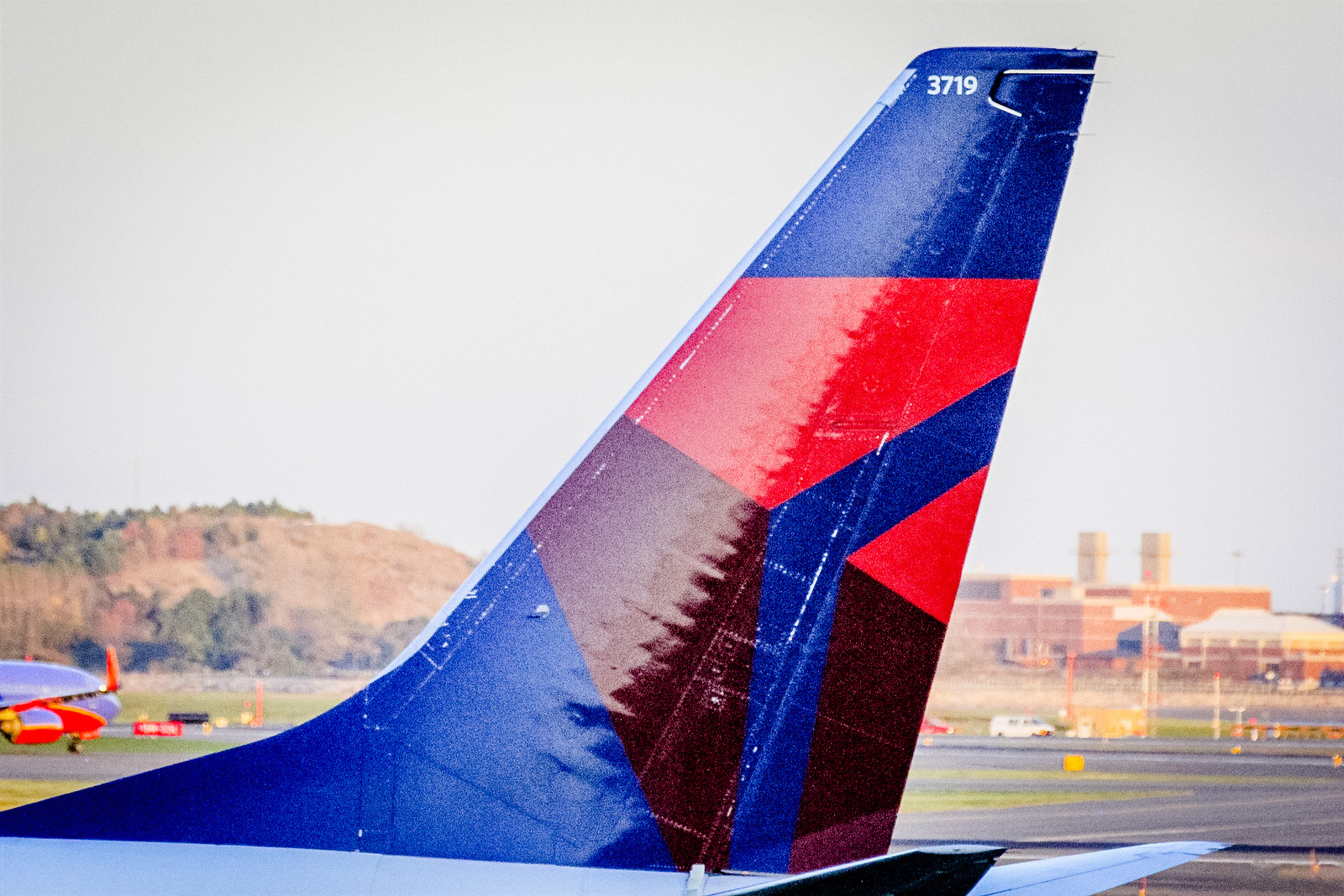 Delta SkyMiles: Ultimate Guide - airline-4798729_1920