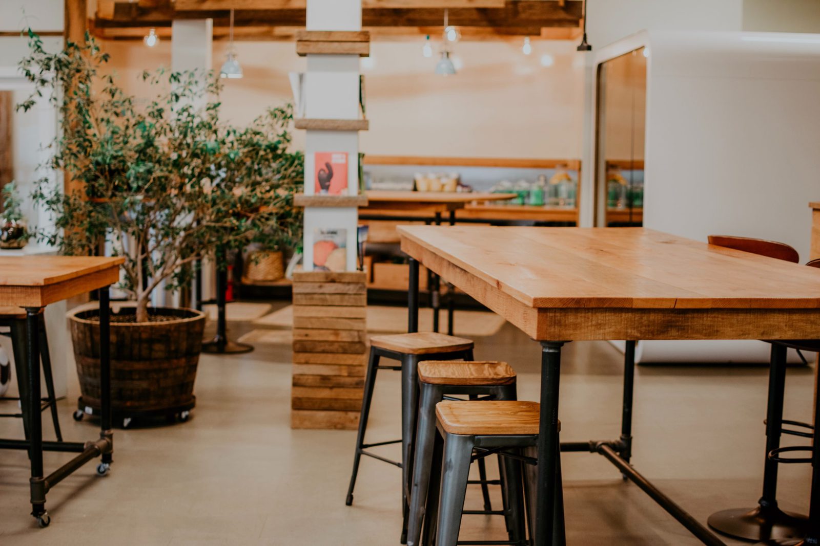 Guide to staying in youth hostels - andrea davis OBVXREI ig unsplash