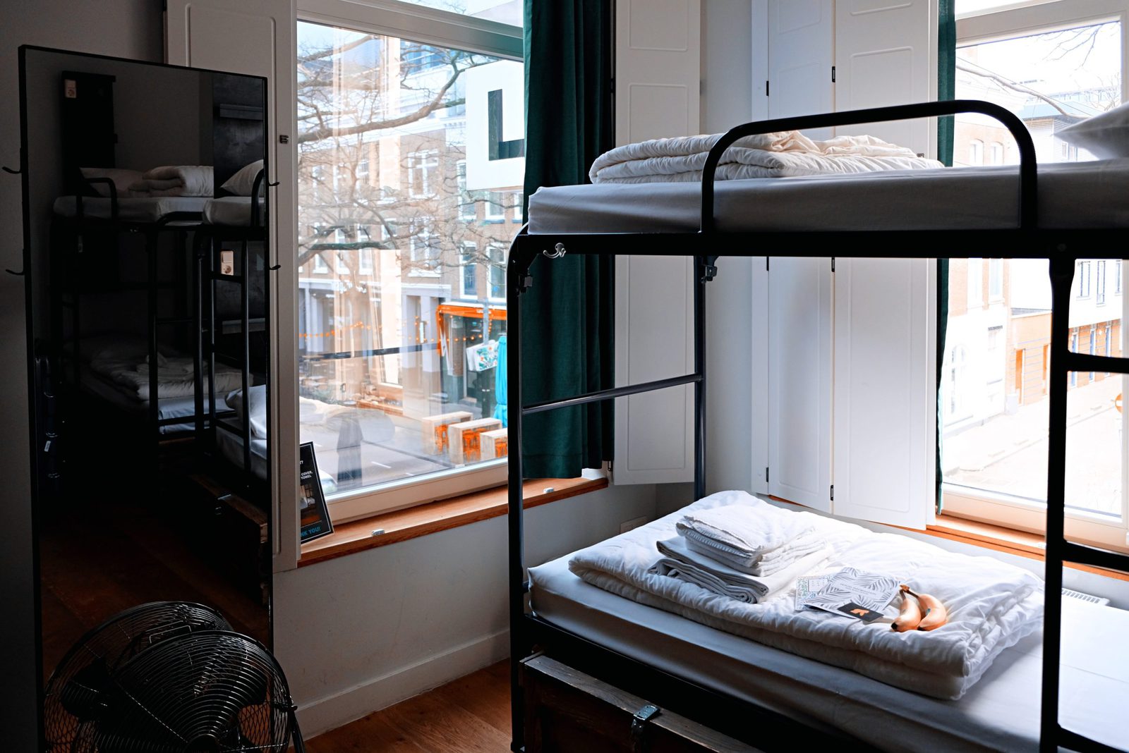 Guide to staying in youth hostels - marcus-loke-WQJvWU_HZFo-unsplash