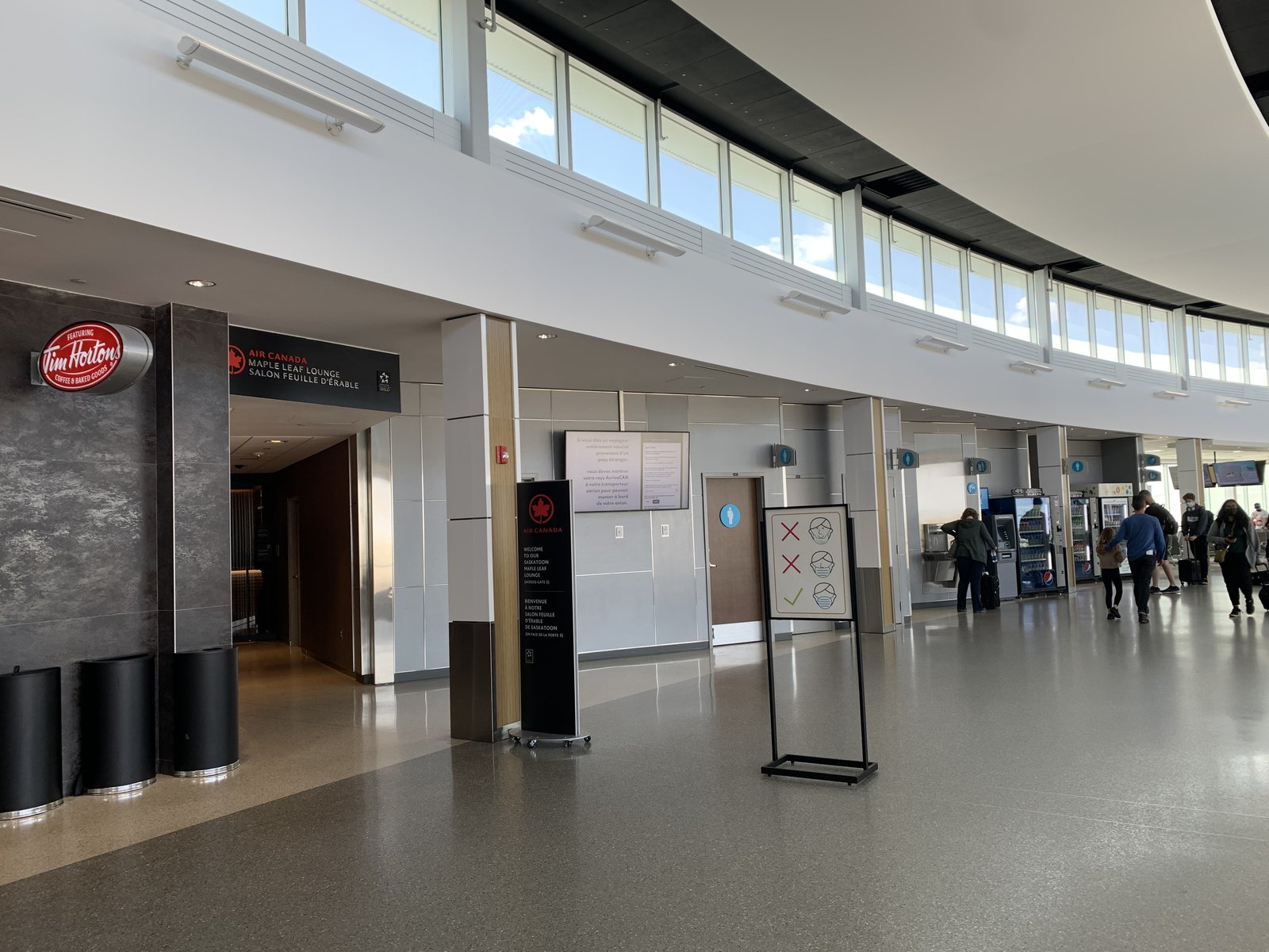 Avis : Salon Feuille d’érable d’Air Canada à Saskatoon - Salon Feuille Érable Saskatoon Porte