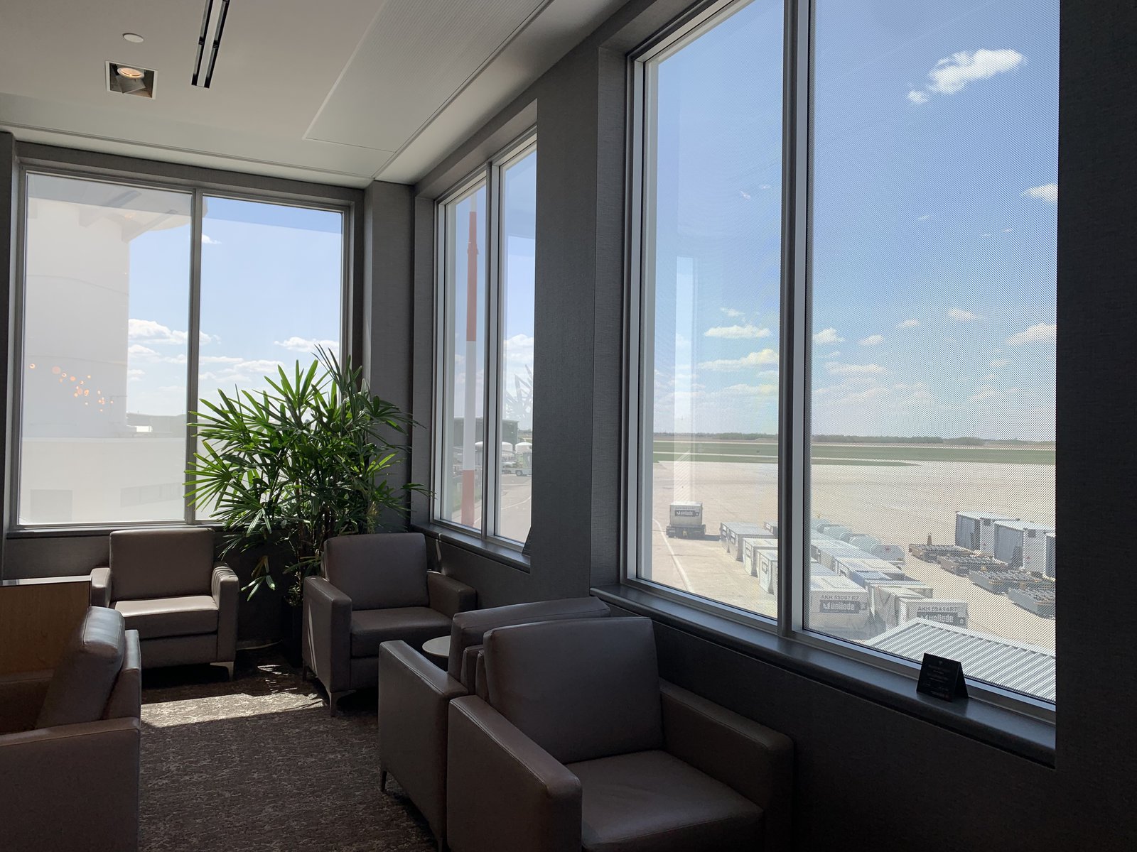 Avis : Salon Feuille d’érable d’Air Canada à Saskatoon - Salon Feuille Érable Saskatoon Tarmac