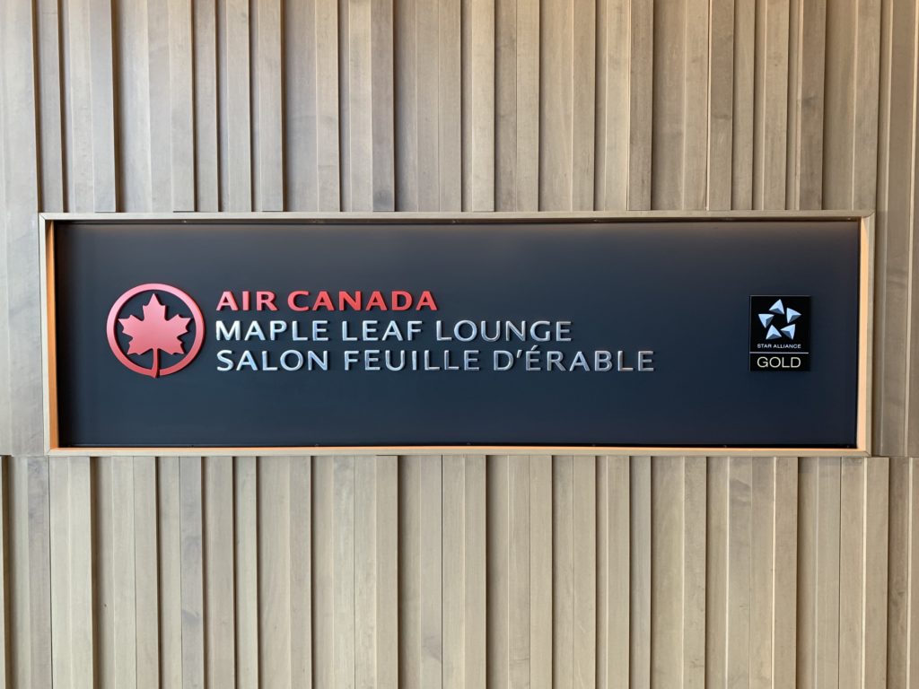Avis : Salon Feuille d’érable d’Air Canada à Saskatoon - Salon Feuille Érable Enseigne