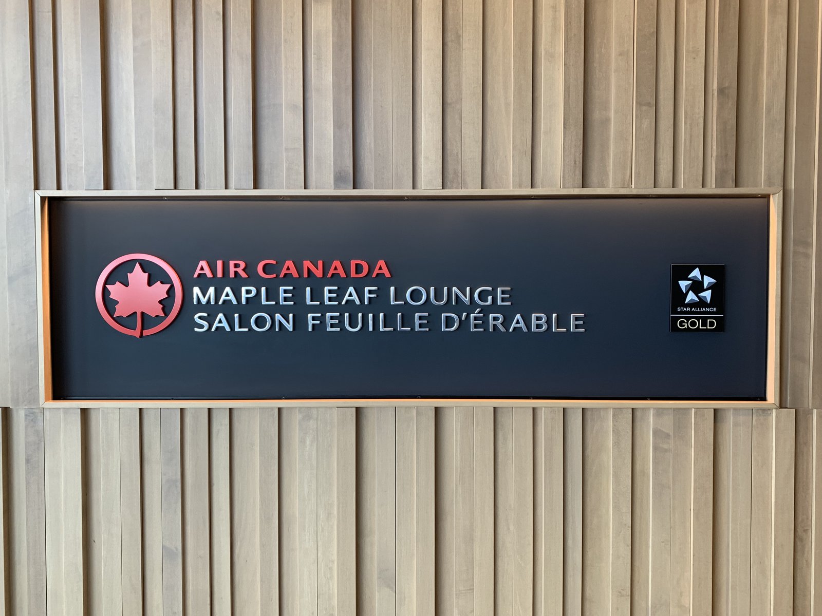 Avis : Salon Feuille d’érable d’Air Canada à Saskatoon - Salon Feuille Érable Enseigne