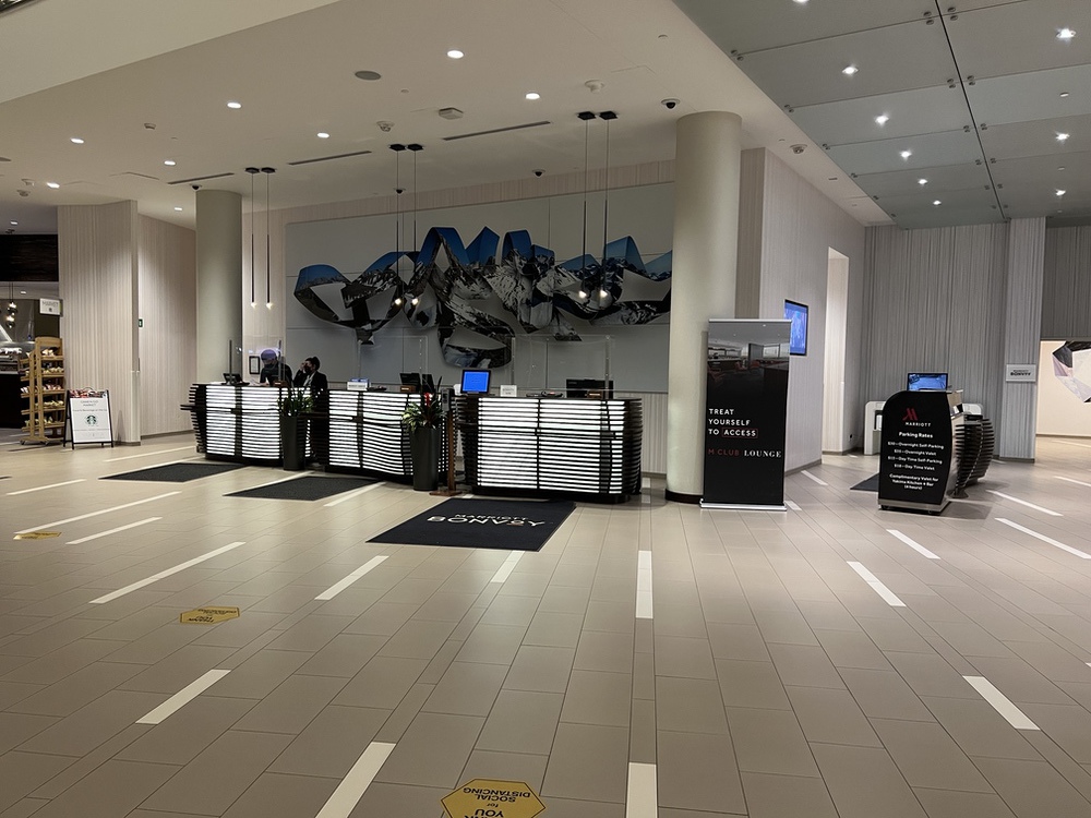 Review&nbsp;: Hotel Marriott Calgary Airport Terminal | Marriott Bonvoy - Calgary Airport Marriott In Terminal Hotel Check In
