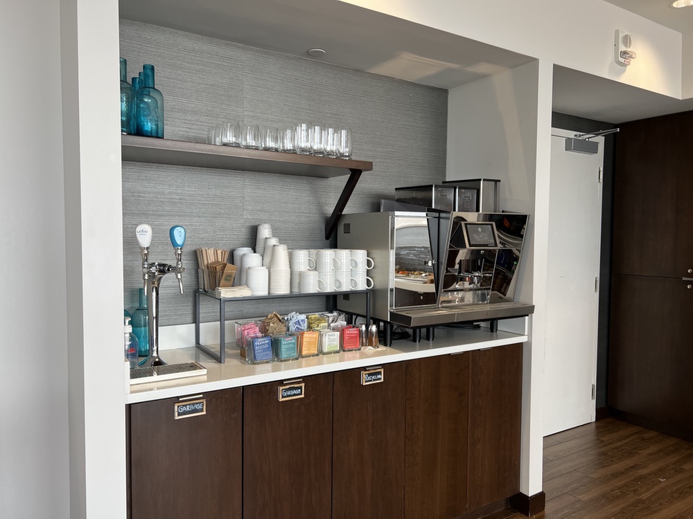 Review&nbsp;: Hotel Marriott Calgary Airport Terminal | Marriott Bonvoy - M Club Buffet --