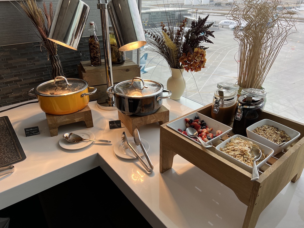 Review&nbsp;: Hotel Marriott Calgary Airport Terminal | Marriott Bonvoy - M Club Buffet --
