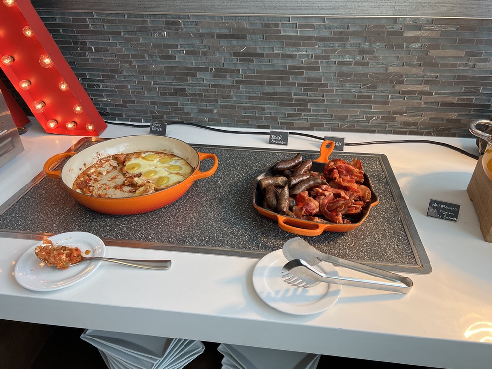 Review&nbsp;: Hotel Marriott Calgary Airport Terminal | Marriott Bonvoy - M Club Buffet --
