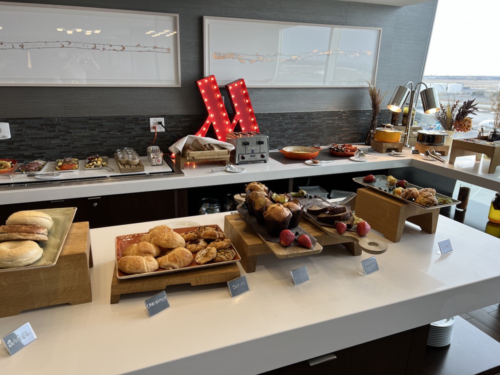Review&nbsp;: Hotel Marriott Calgary Airport Terminal | Marriott Bonvoy - M Club Buffet --