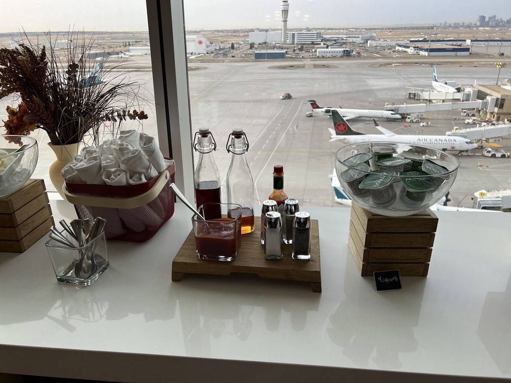 Calgary Airport Marriott In-Terminal Hotel – M Club Buffet Vue —