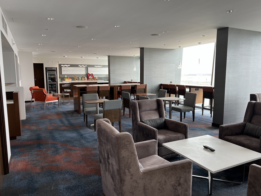Review&nbsp;: Hotel Marriott Calgary Airport Terminal | Marriott Bonvoy - M Club Salon ---