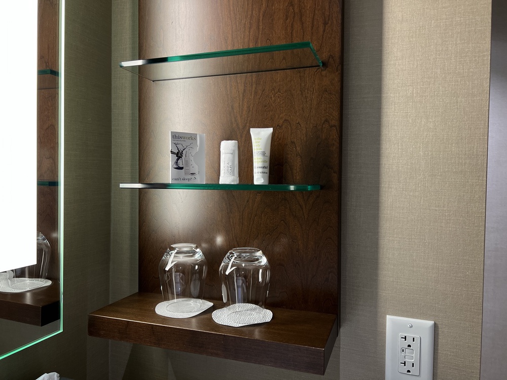 Review&nbsp;: Hotel Marriott Calgary Airport Terminal | Marriott Bonvoy - Salle de bain ---