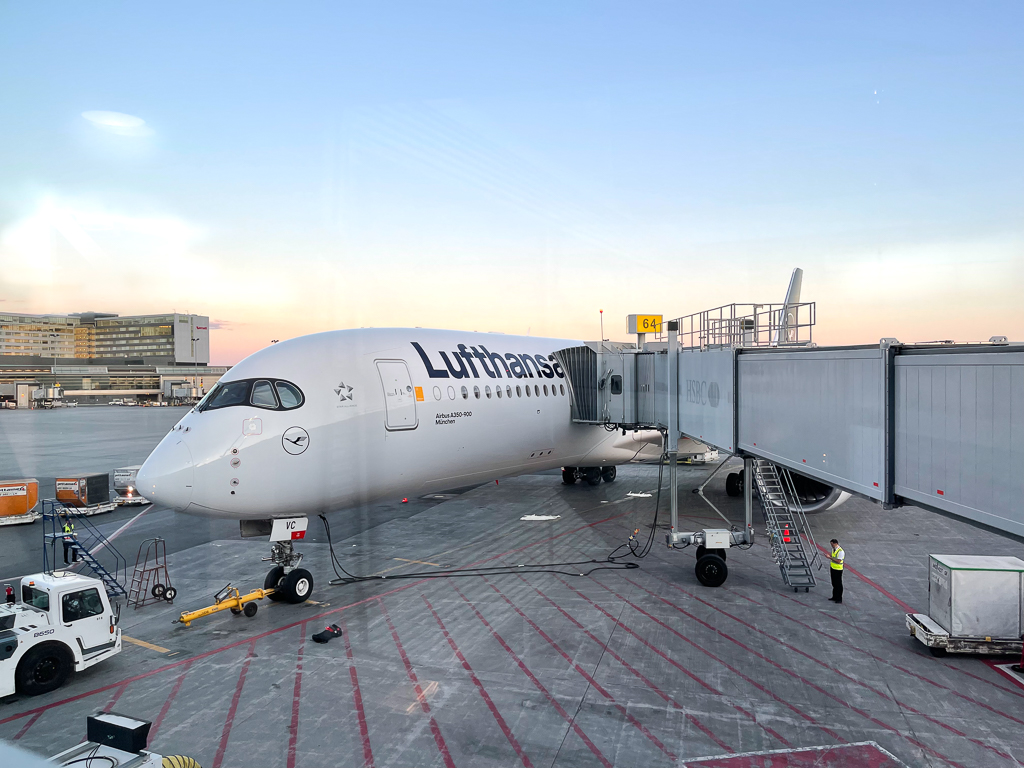 Lufthansa A350 02