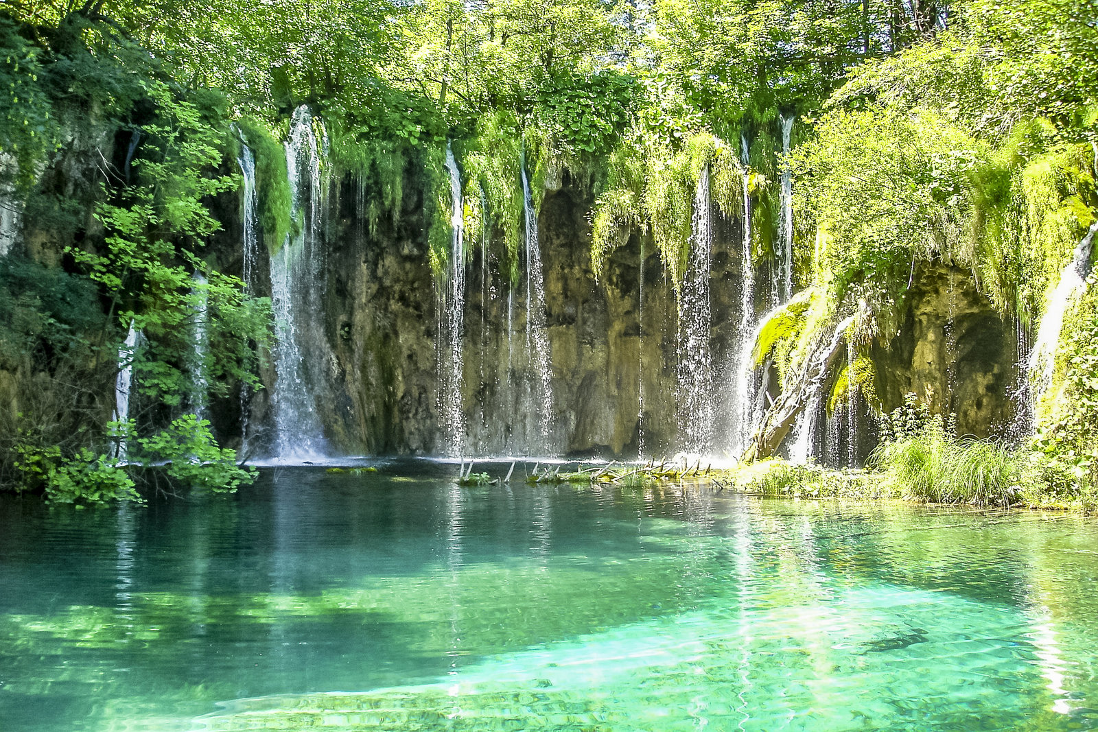 Croatie&nbsp;: Guide de voyage Merveille des Balkans | Itinéraires et Incontournables - Plitvice Lakes G F D F