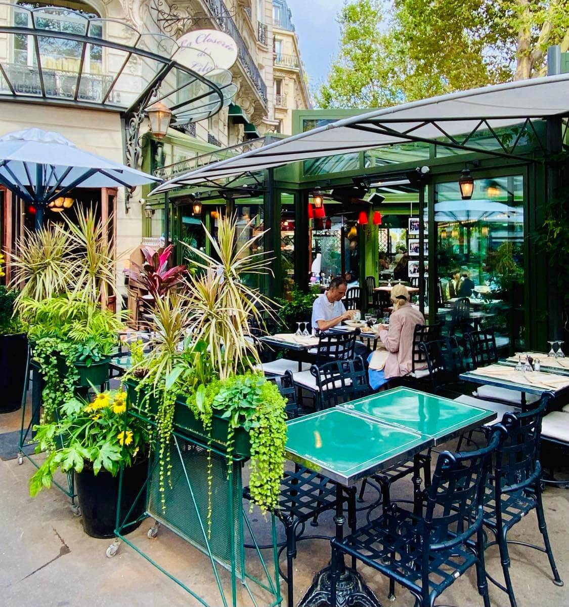 Des lilas. Клозери де Лила в Париже. Кафе la Closerie des Lilas в Париже. Клозери де Лила. La Closerie des Lilas меню.