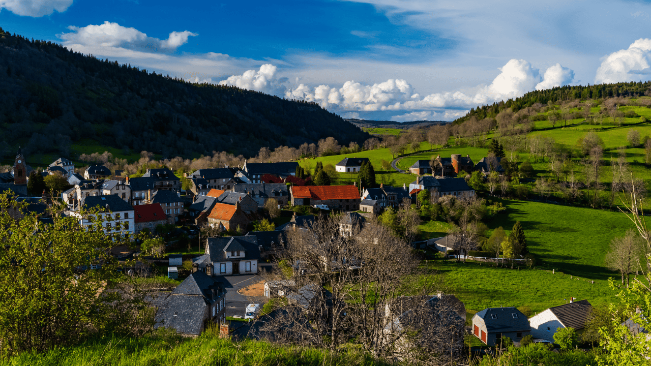 France&nbsp;: Travel guide Auvergne | Itineraries and Highlights - Paysage du Cantal