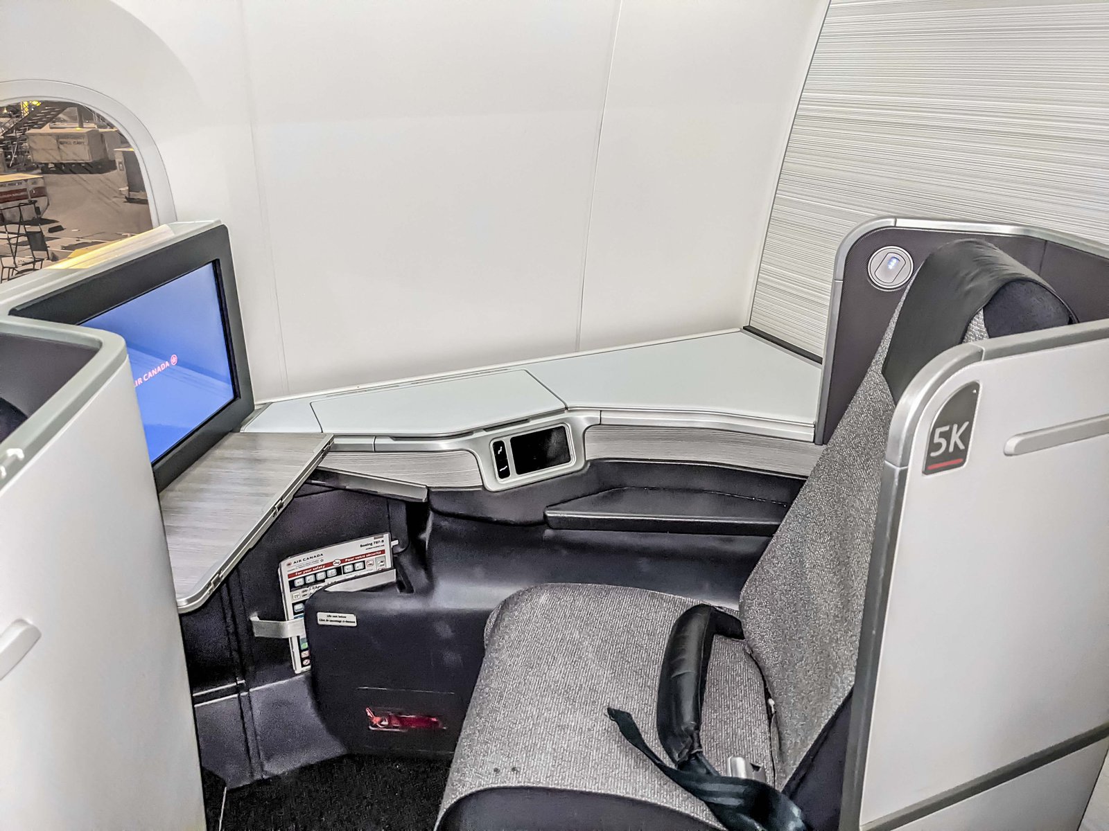 Booking Your First Flight in Business Class - 787 J Pas de fenêtre 2