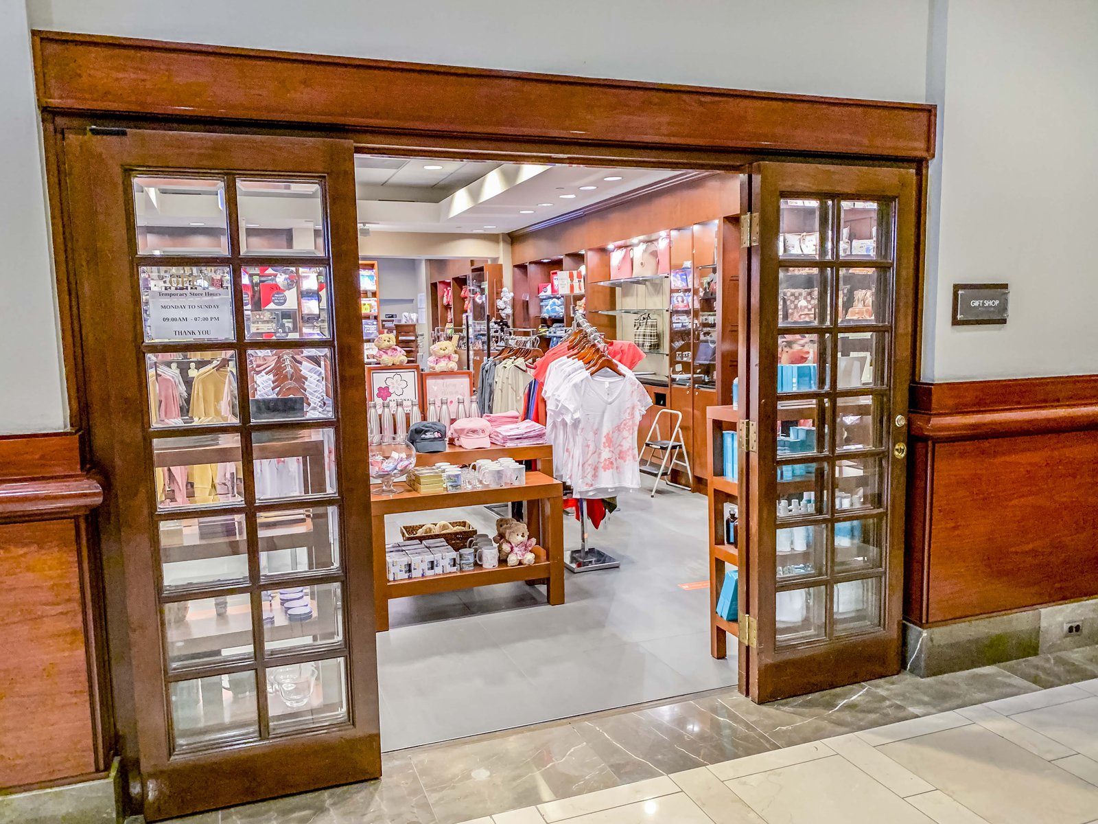 Review&nbsp;: Capital Hilton DC | Hilton Honors Hotel - Capital Hilton DC-Gift Shop10