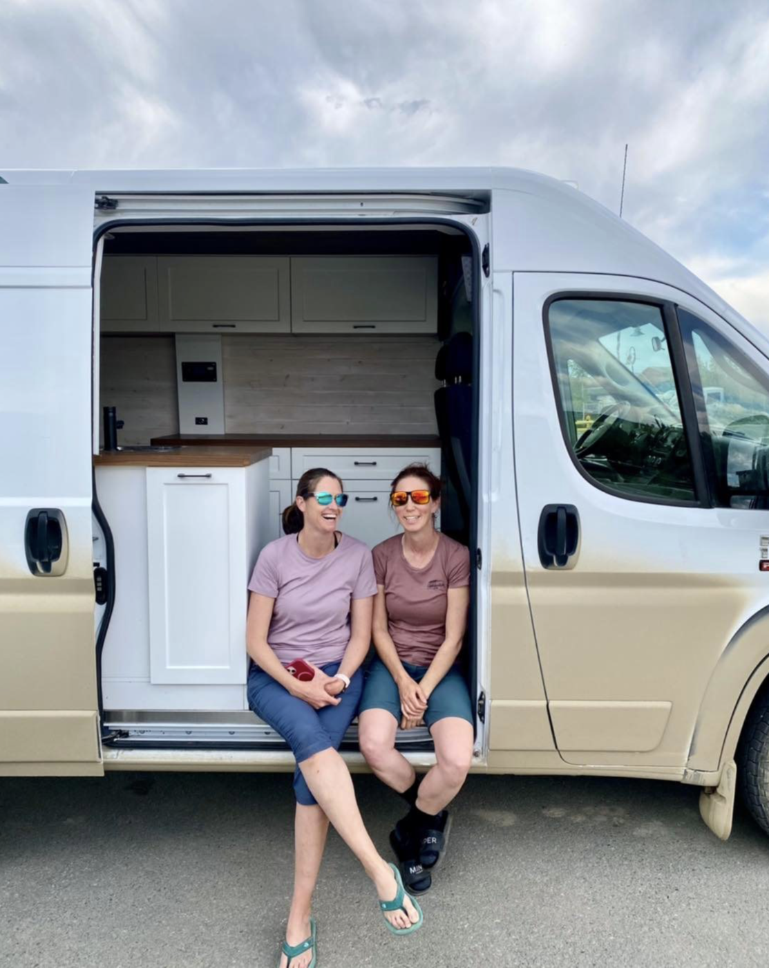 Travel to Yukon&nbsp;: Vanlife and active life&nbsp;! - Marie Noelle and Her Friend