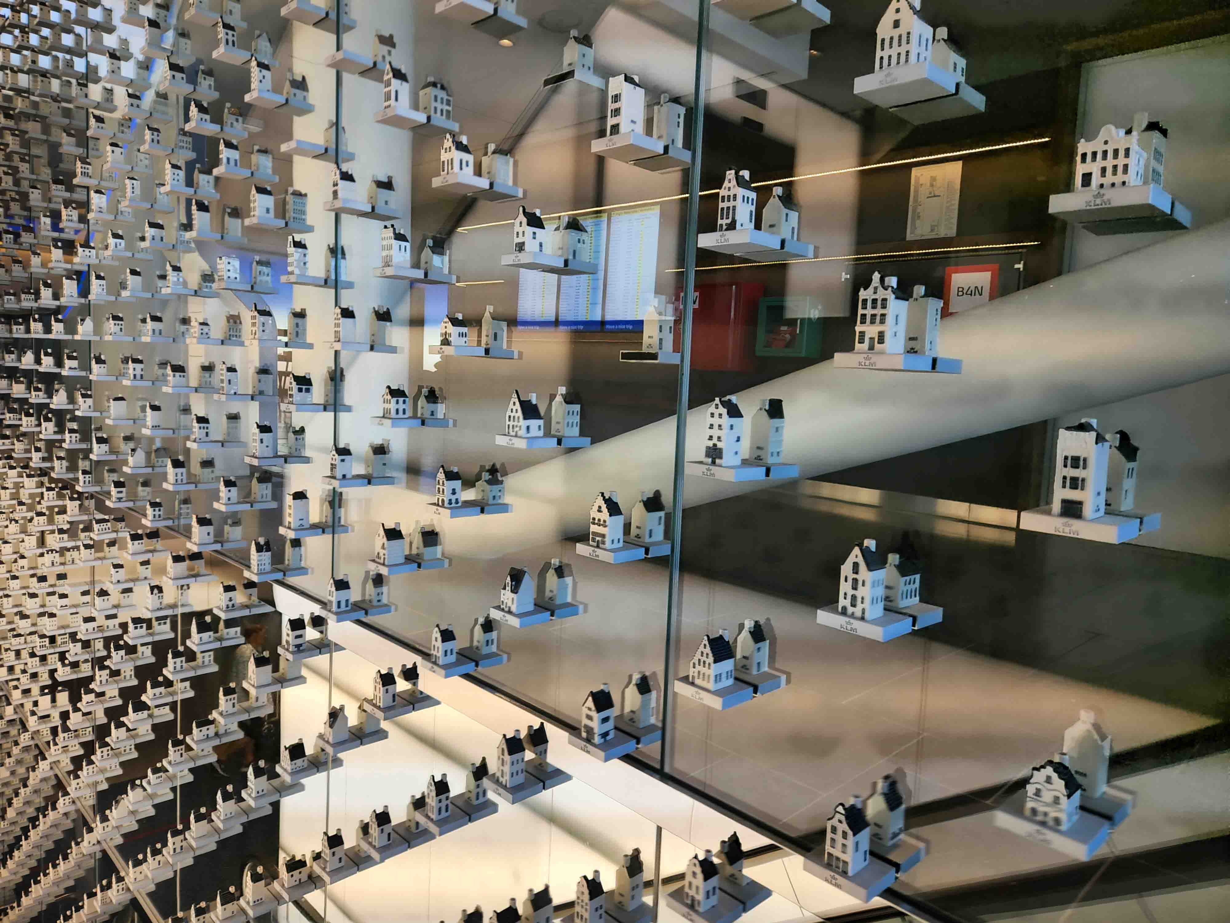 Review: KLM Amsterdam Non-Schengen Crown Lounge - Klm Amsterdam Lounge Entrance 10
