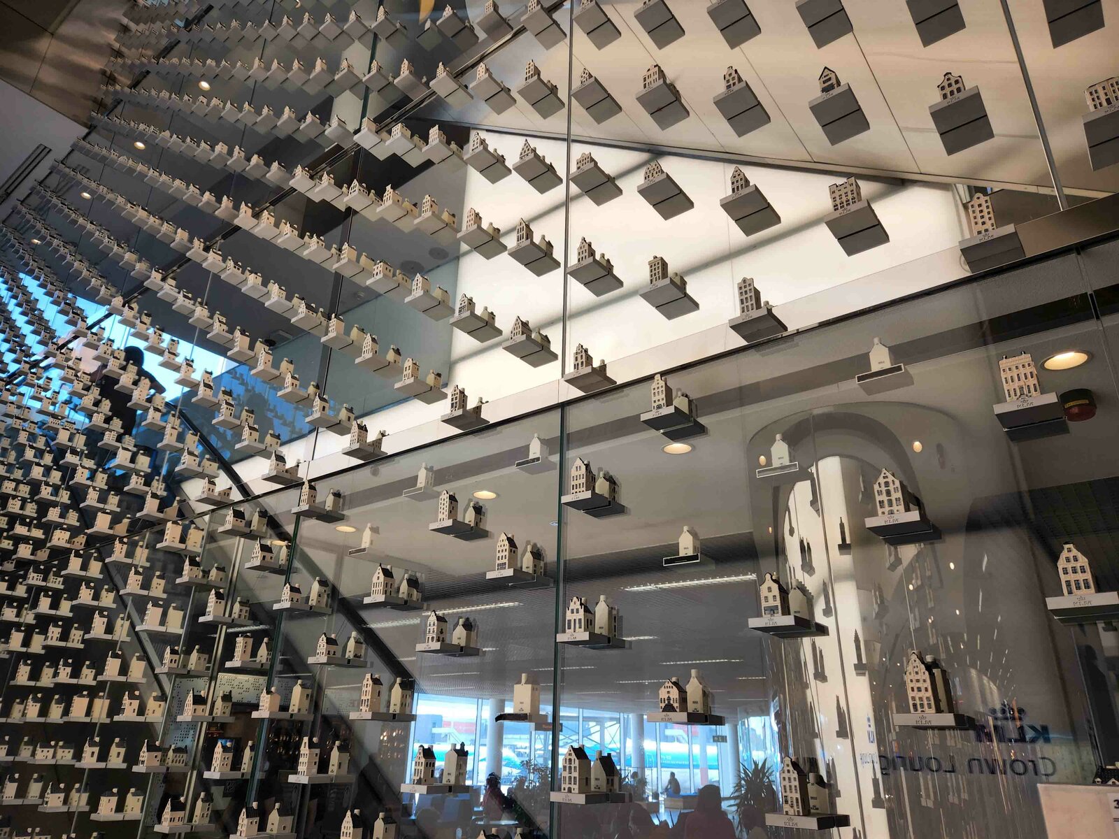 Review: KLM Amsterdam Non-Schengen Crown Lounge - Entrance -2-