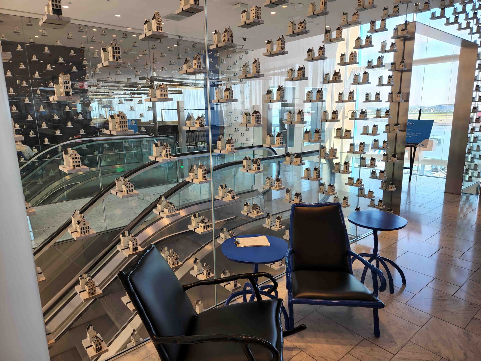 Review: KLM Amsterdam Non-Schengen Crown Lounge - Entrance -3-