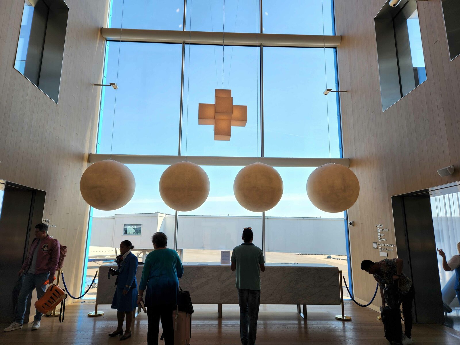 Review: KLM Amsterdam Non-Schengen Crown Lounge - Entrance -4-