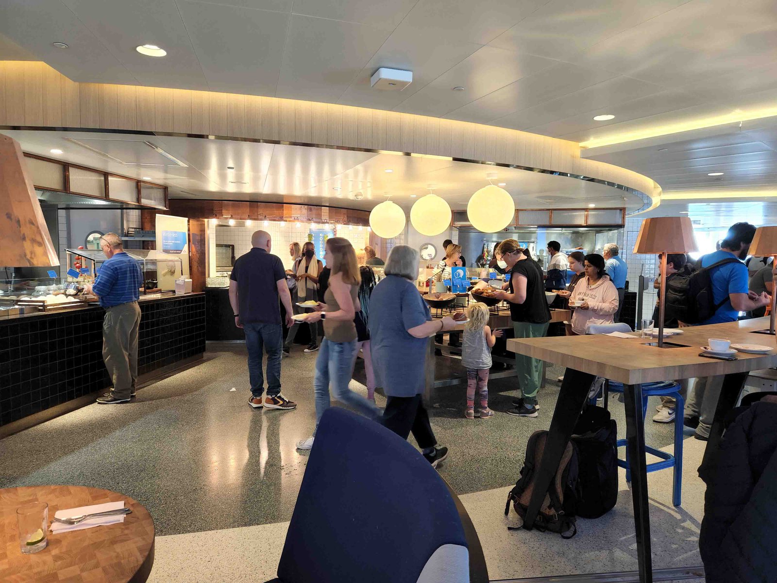Review: KLM Amsterdam Non-Schengen Crown Lounge - Food -1-