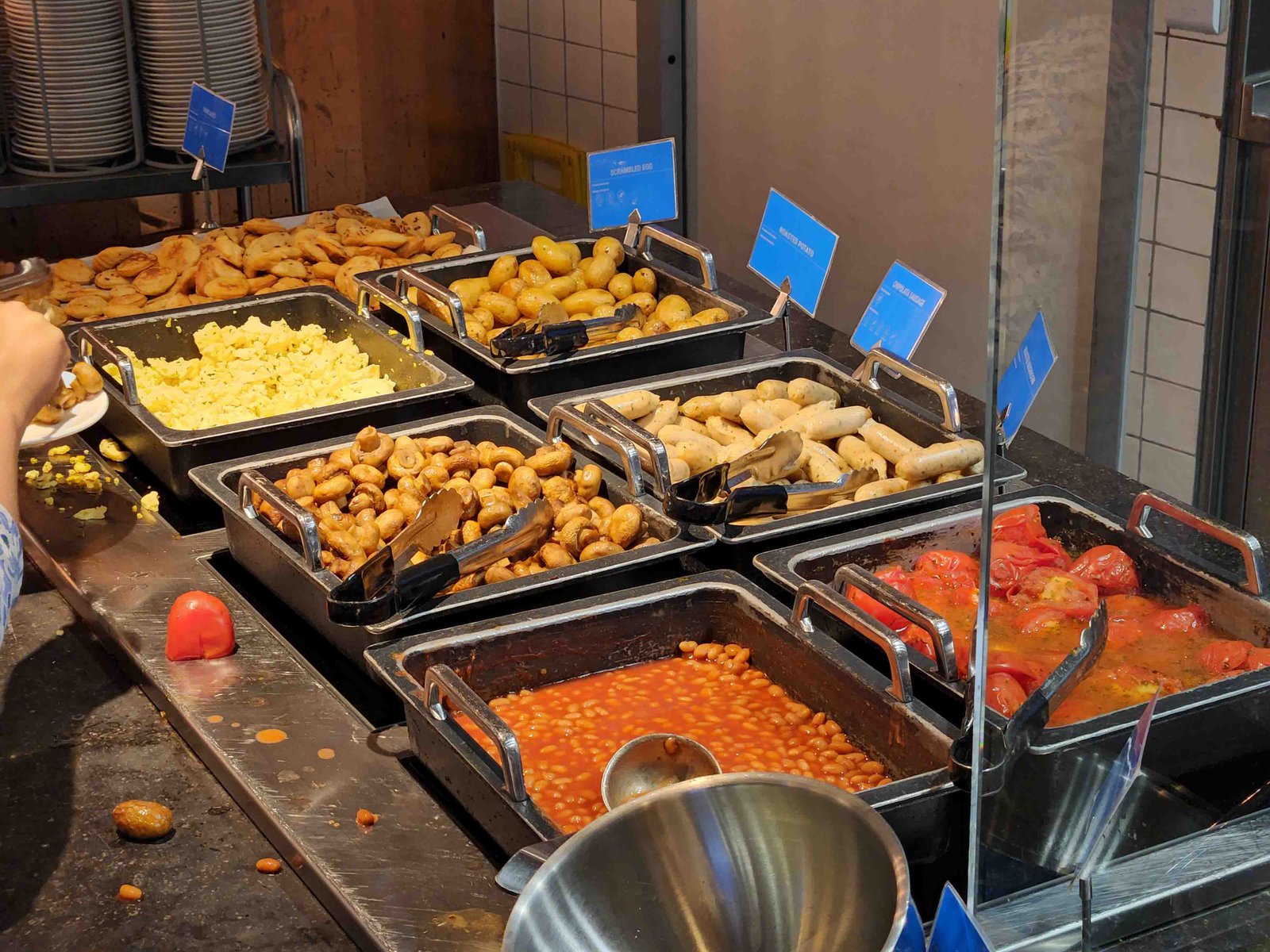 Review: KLM Amsterdam Non-Schengen Crown Lounge - Food -2-