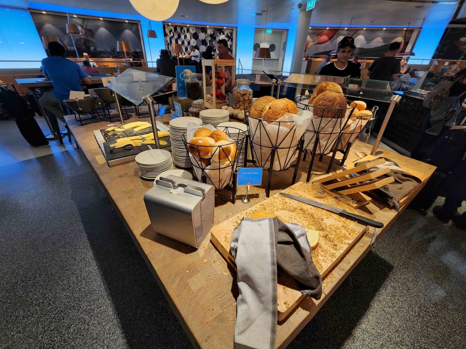 KLM Amsterdam Lounge – Food -3-