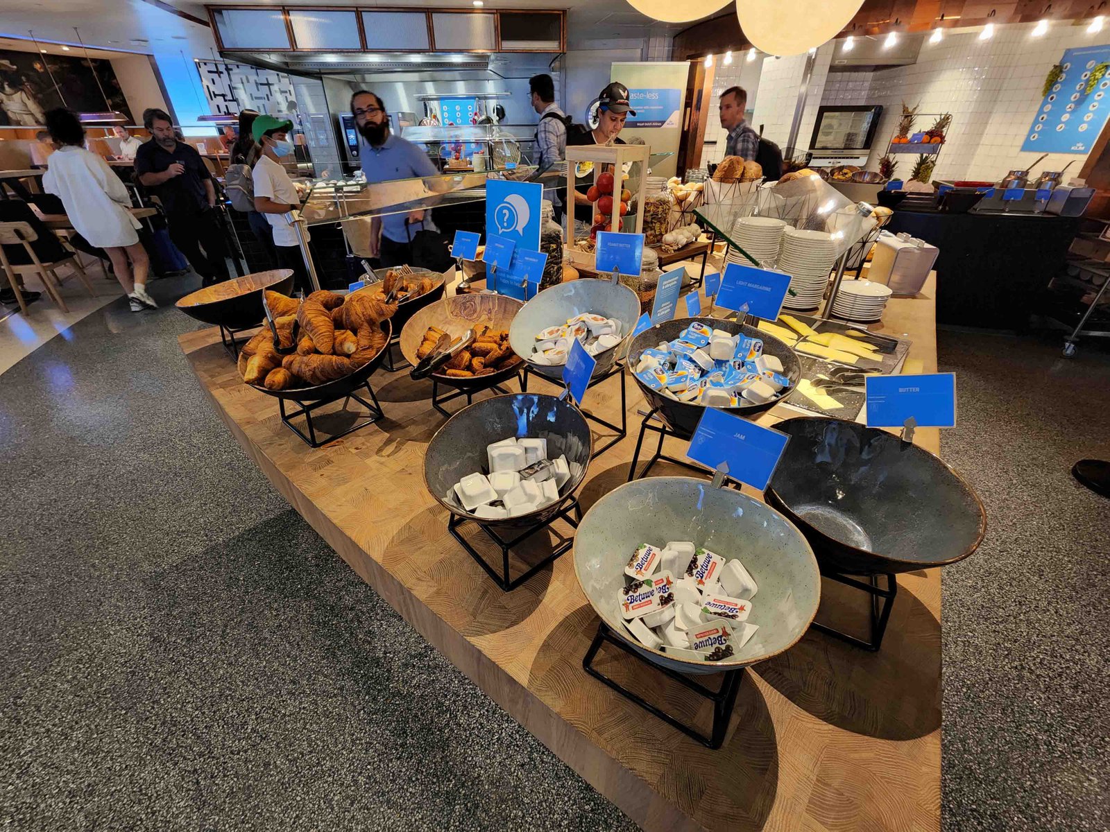 Review: KLM Amsterdam Non-Schengen Crown Lounge - Food -4-
