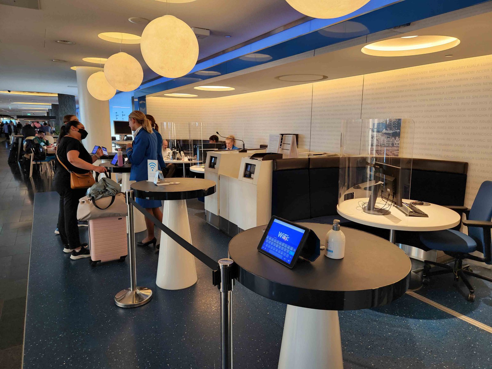 Review: KLM Amsterdam Non-Schengen Crown Lounge - KLM Area -1-