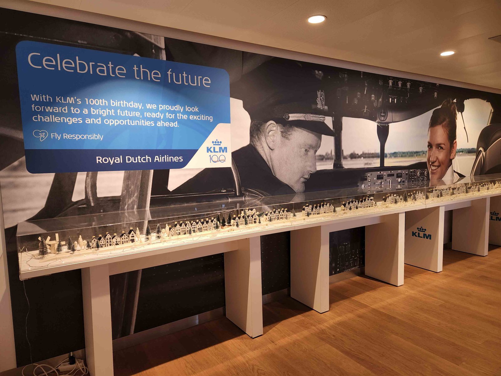 Review: KLM Amsterdam Non-Schengen Crown Lounge - KLM Area -2-