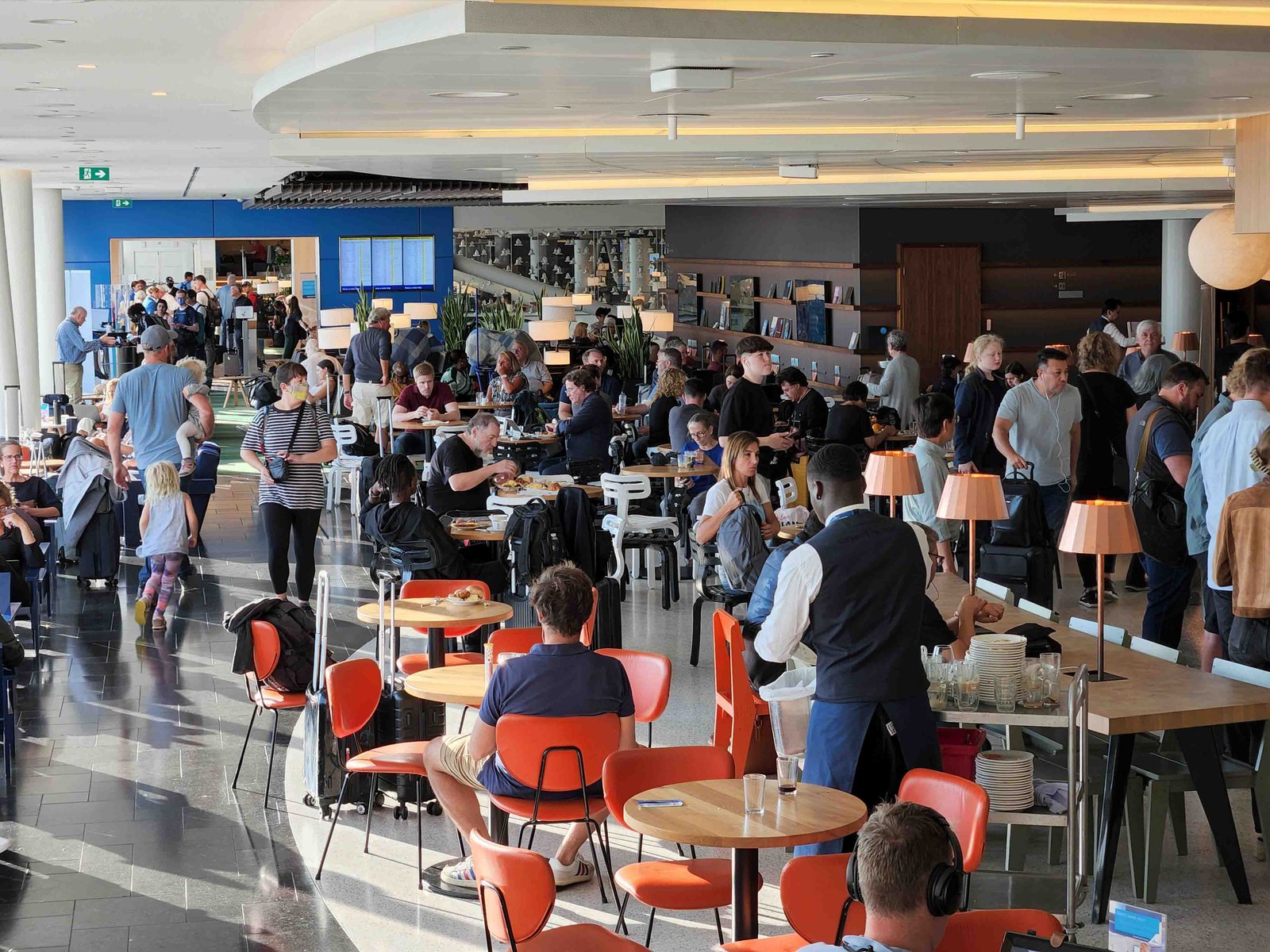 Review: KLM Amsterdam Non-Schengen Crown Lounge - Main Floor -1-