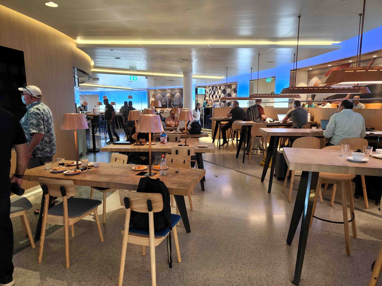 Review: KLM Amsterdam Non-Schengen Crown Lounge - Main Floor -2-