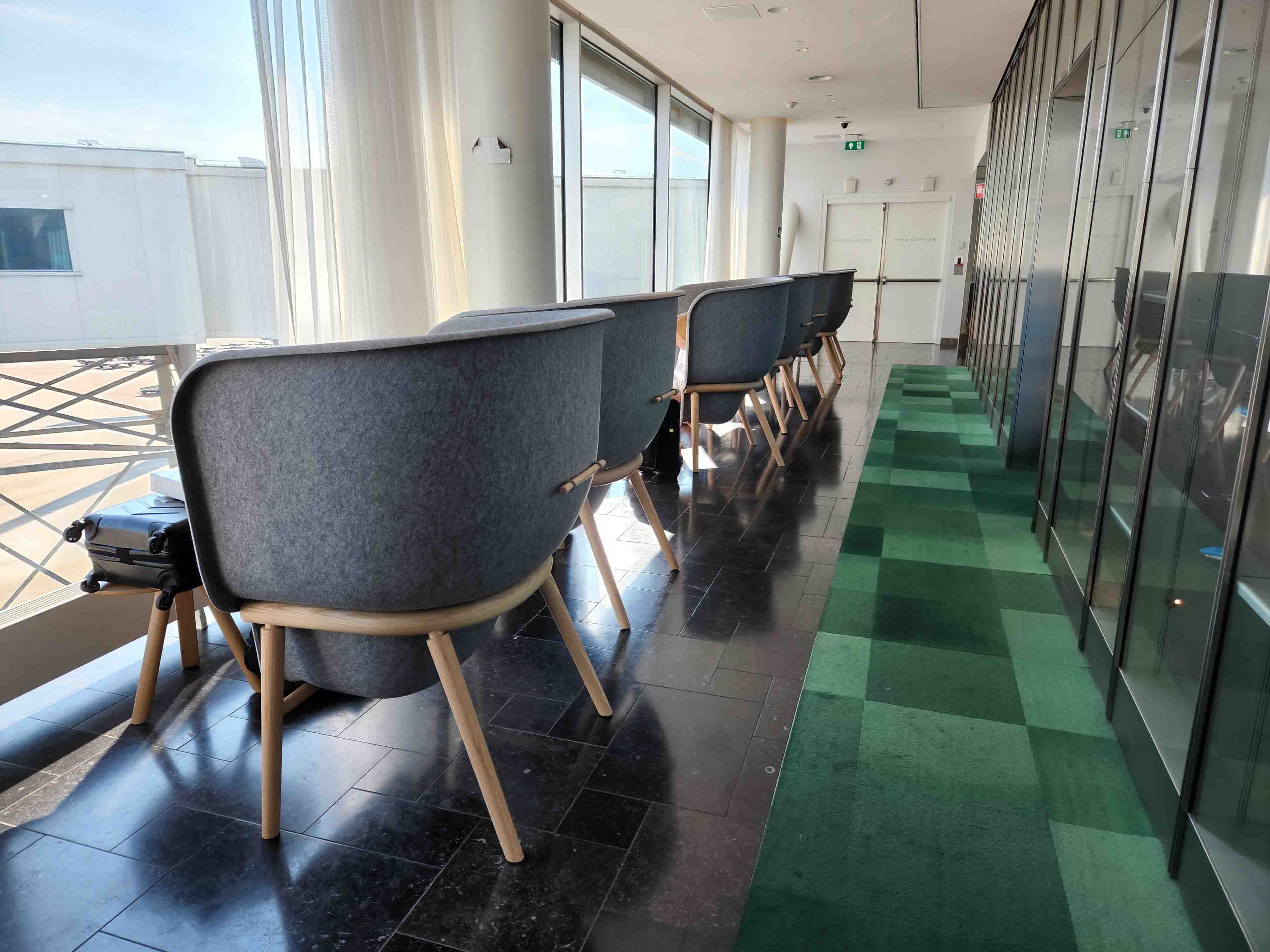 Review: KLM Amsterdam Non-Schengen Crown Lounge - Main Floor -5-