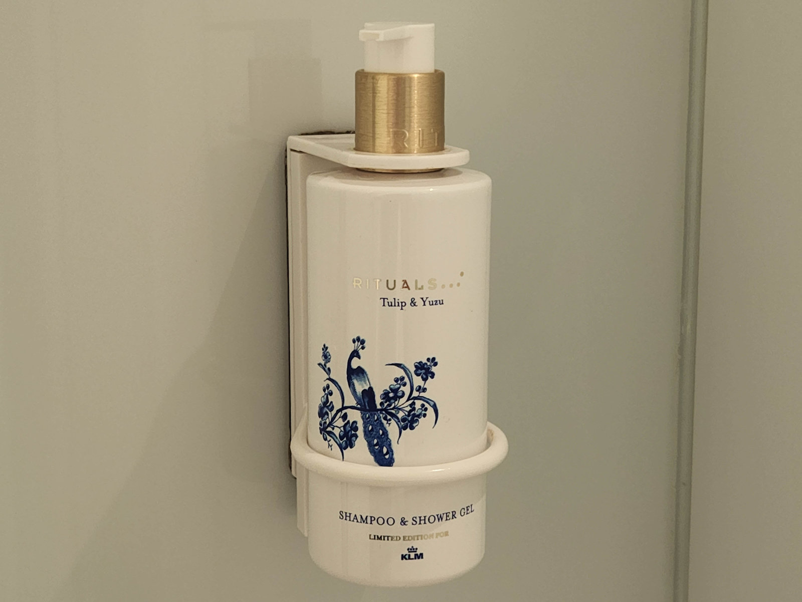 Review: KLM Amsterdam Non-Schengen Crown Lounge - Showers -6-