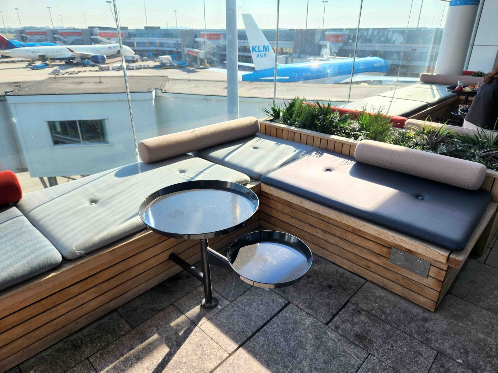 Review: KLM Amsterdam Non-Schengen Crown Lounge - Terrace -2-