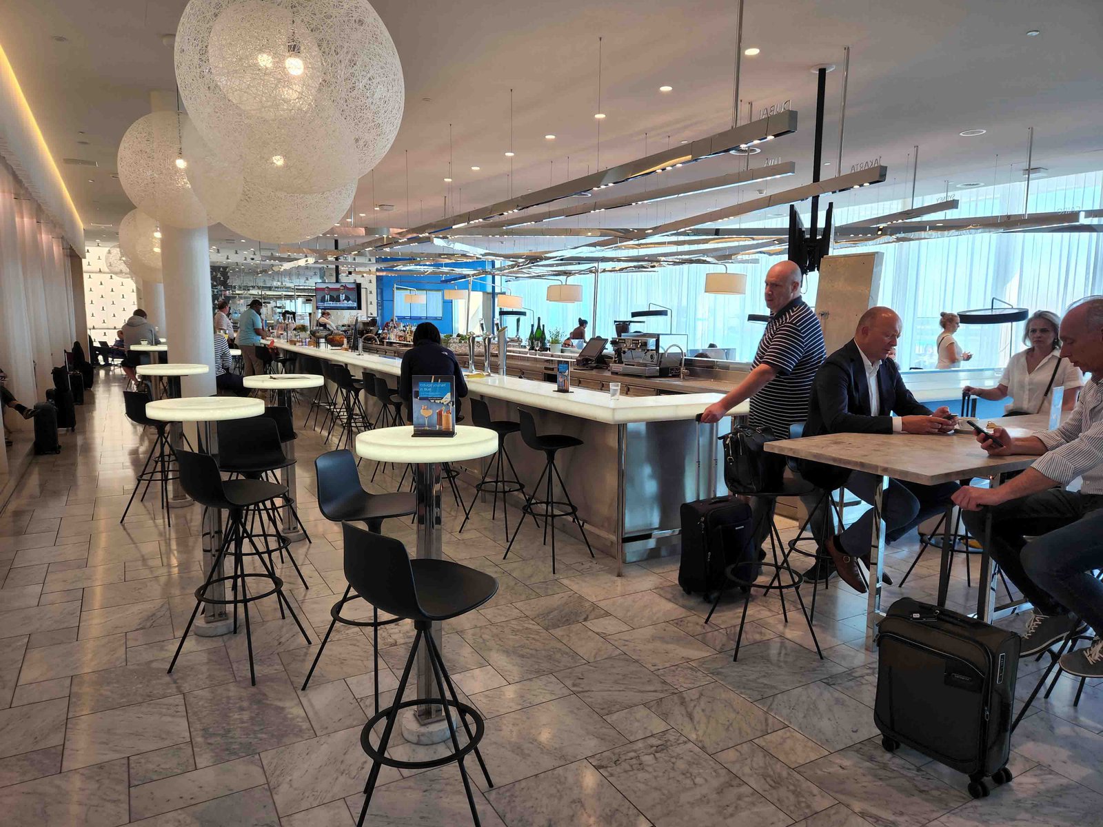 Review: KLM Amsterdam Non-Schengen Crown Lounge - Upstairs Bar -1-