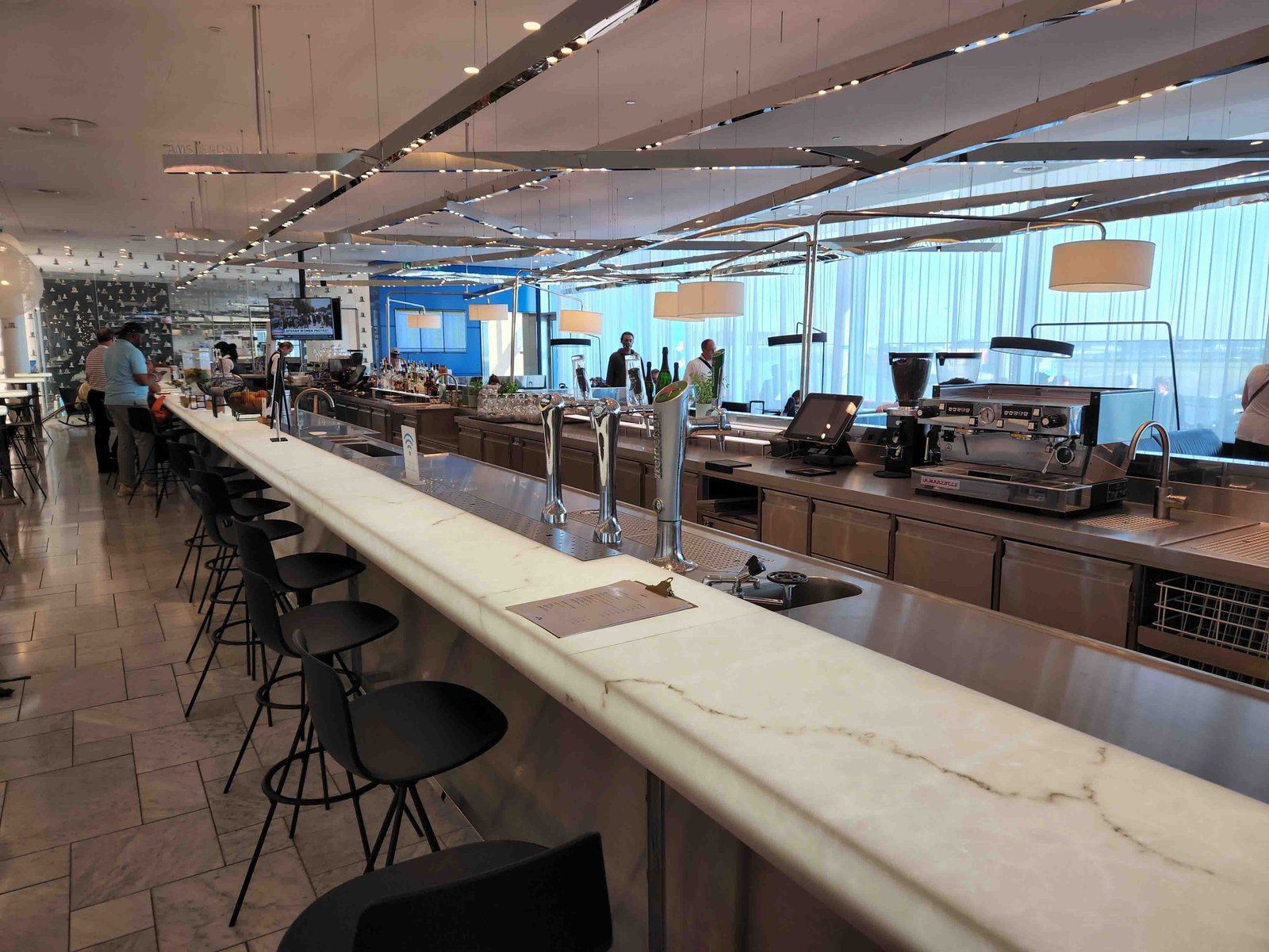 Review: KLM Amsterdam Non-Schengen Crown Lounge - Upstairs Bar -2-