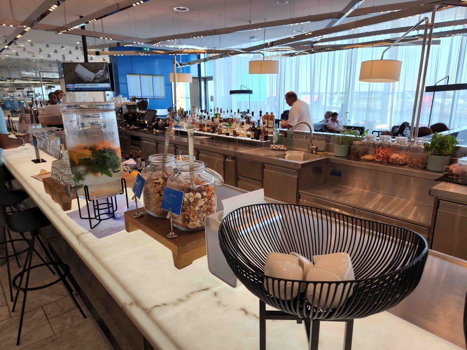Review: KLM Amsterdam Non-Schengen Crown Lounge - Upstairs Bar -3-