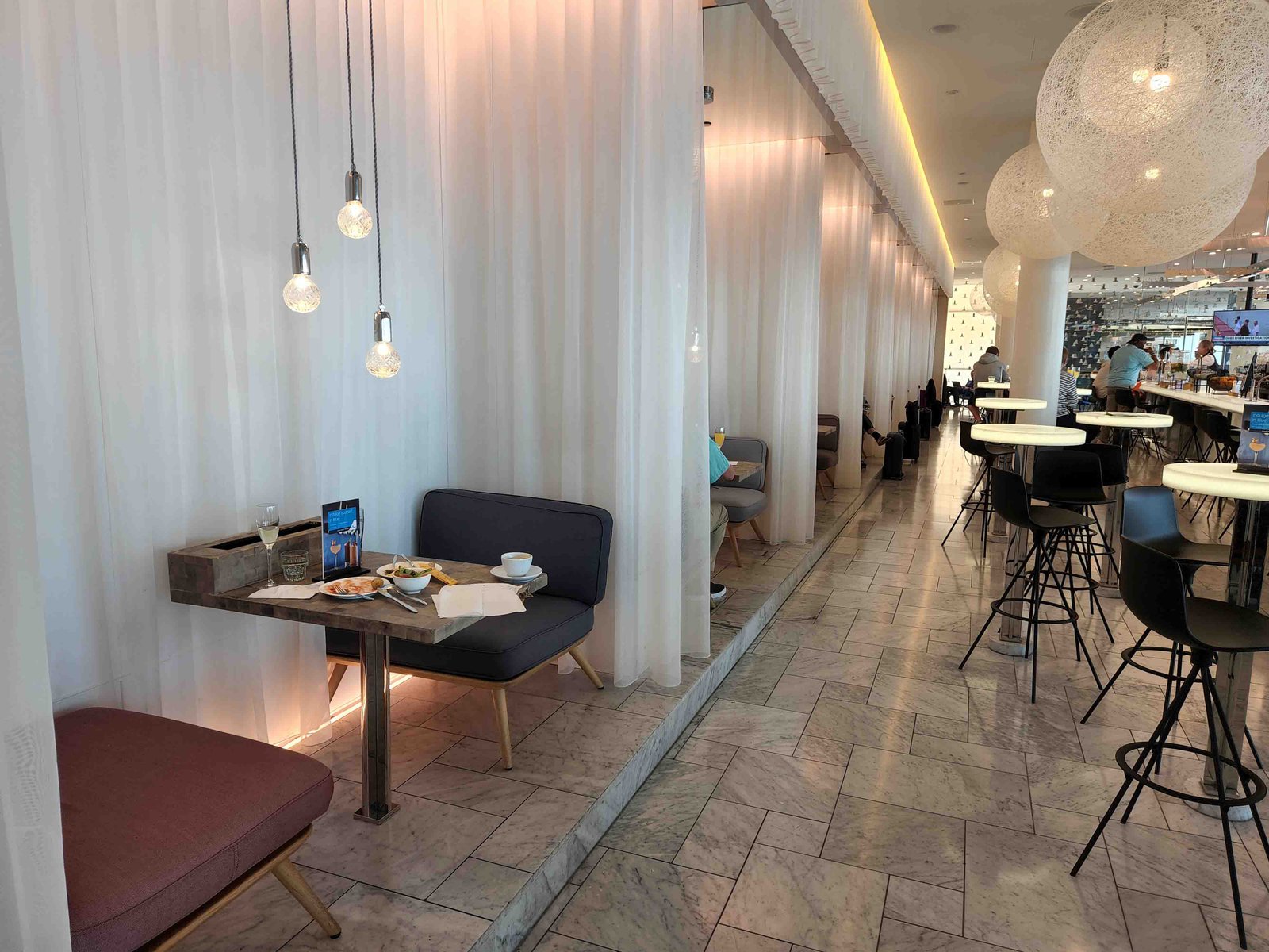 Review: KLM Amsterdam Non-Schengen Crown Lounge - Upstairs Bar -4-