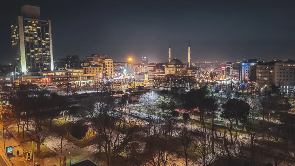 Vu-terrasse-soir-3-Gezi-Hotel-Bosphorus-Istanbul-Design-Hotels