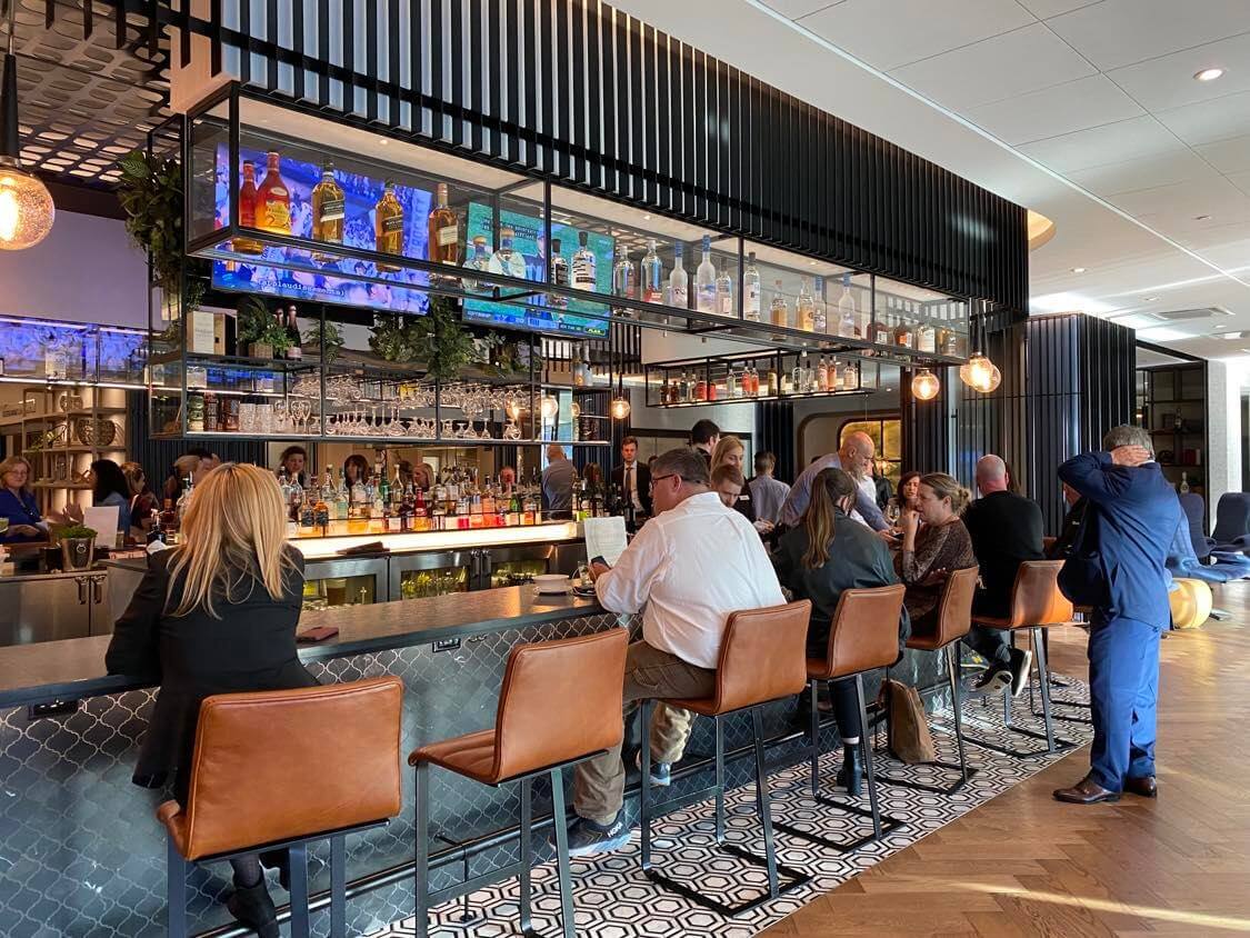 Avis&nbsp;: Mon séjour au nouveau Sheraton Laval après deux ans de rénovations - Bar Du Sheraton Laval 1