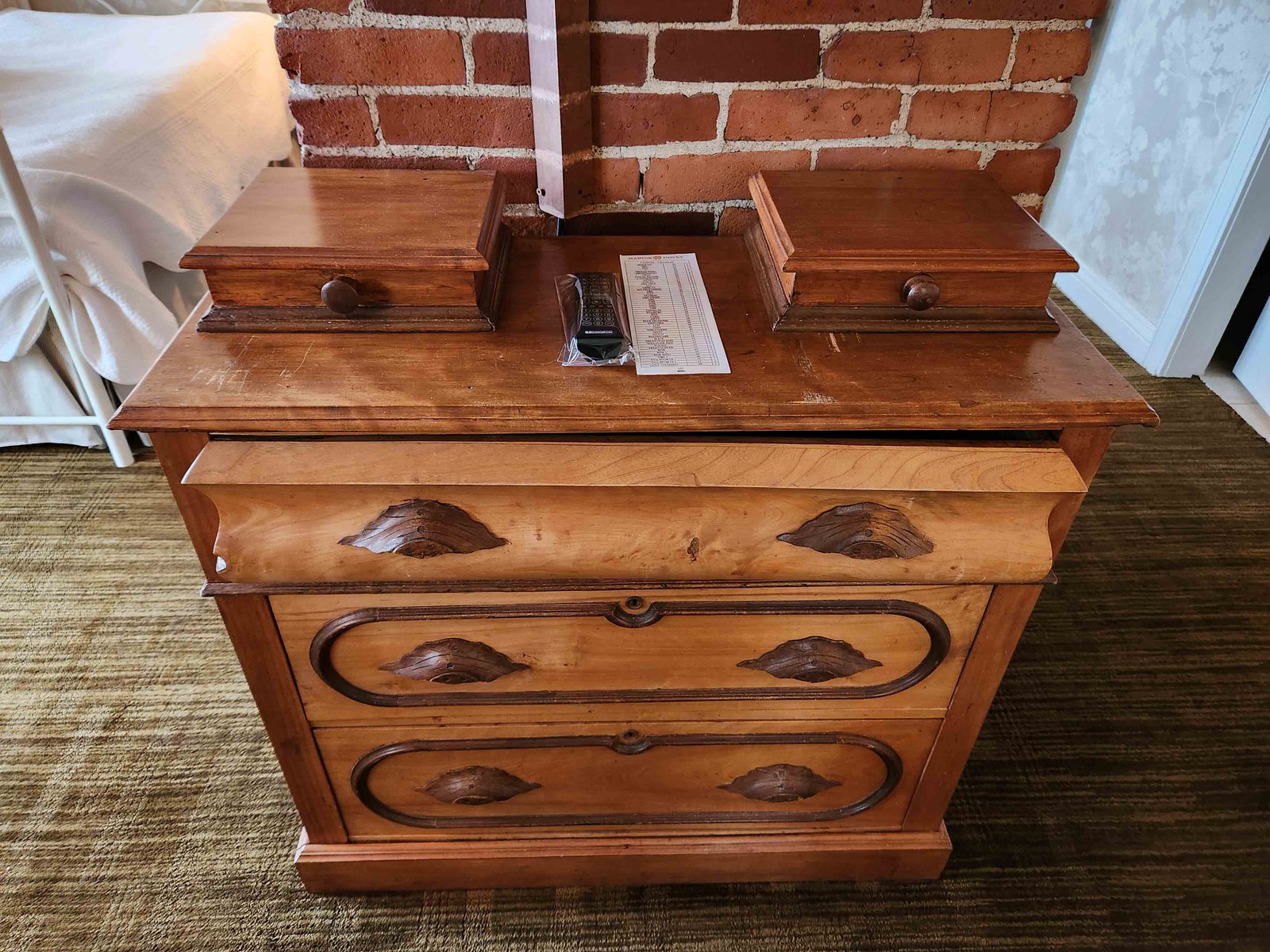Review: Manoir Hovey Eastern Townships, Quebec - Manoir Hovey Room -10-