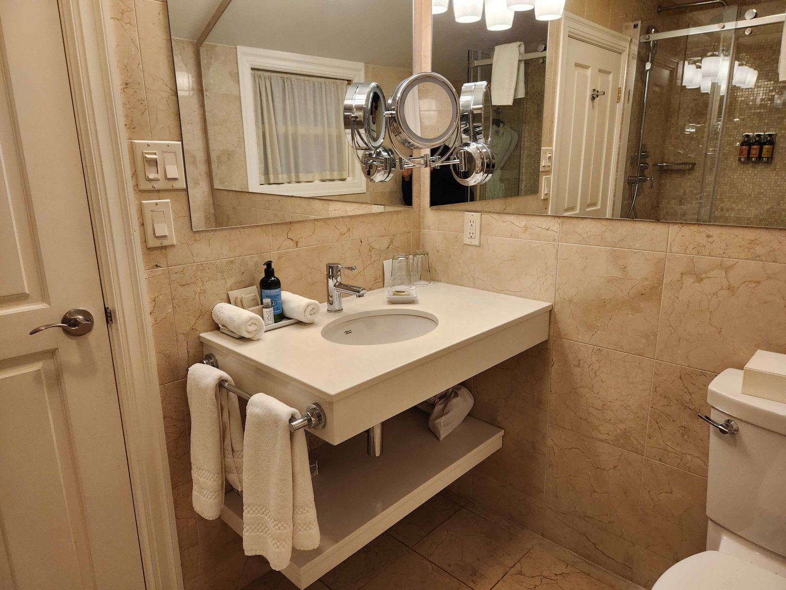 Review: Manoir Hovey Eastern Townships, Quebec - Manoir Hovey Room -18-