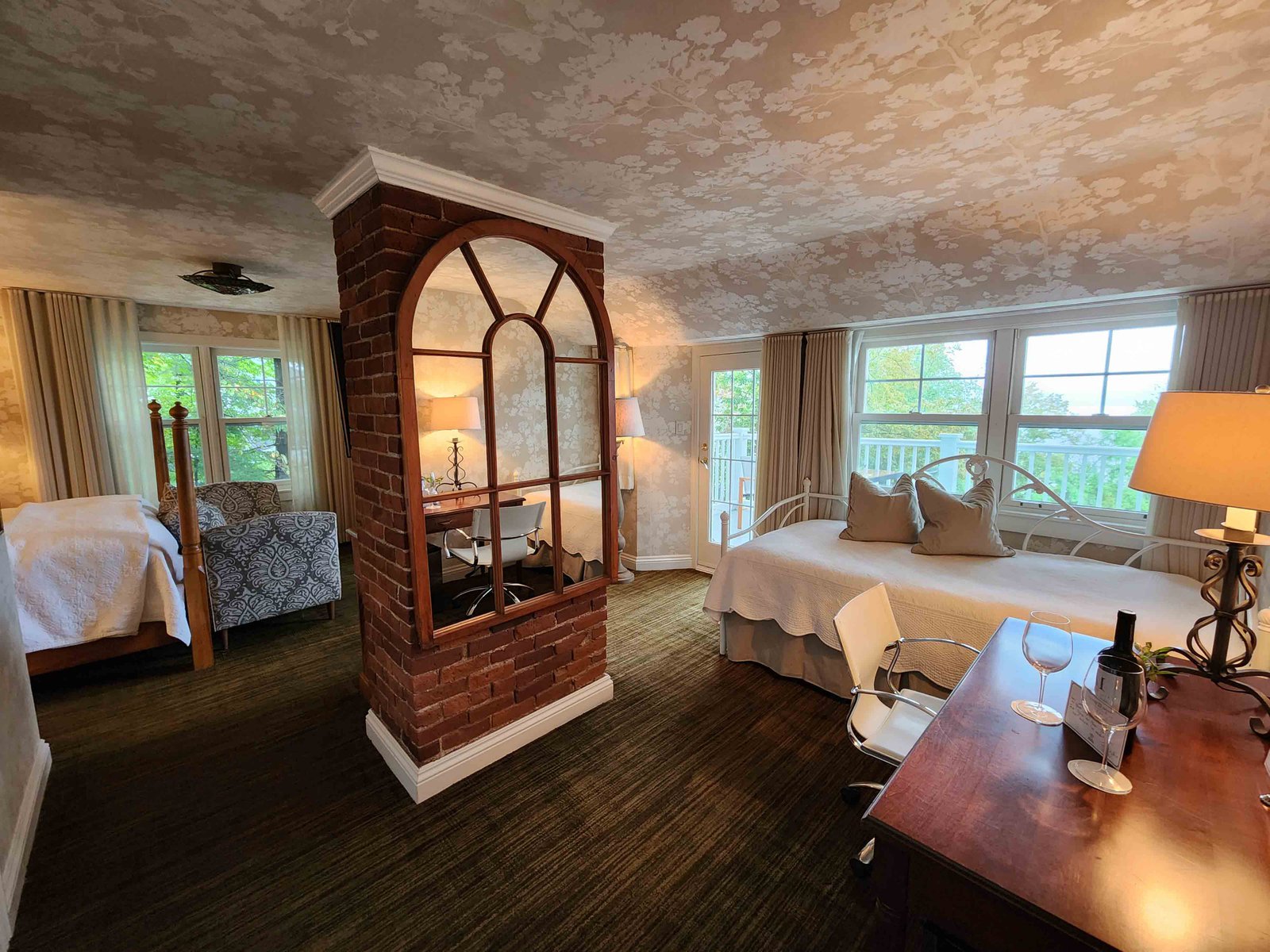 Review: Manoir Hovey Eastern Townships, Quebec - Manoir Hovey Room -3-