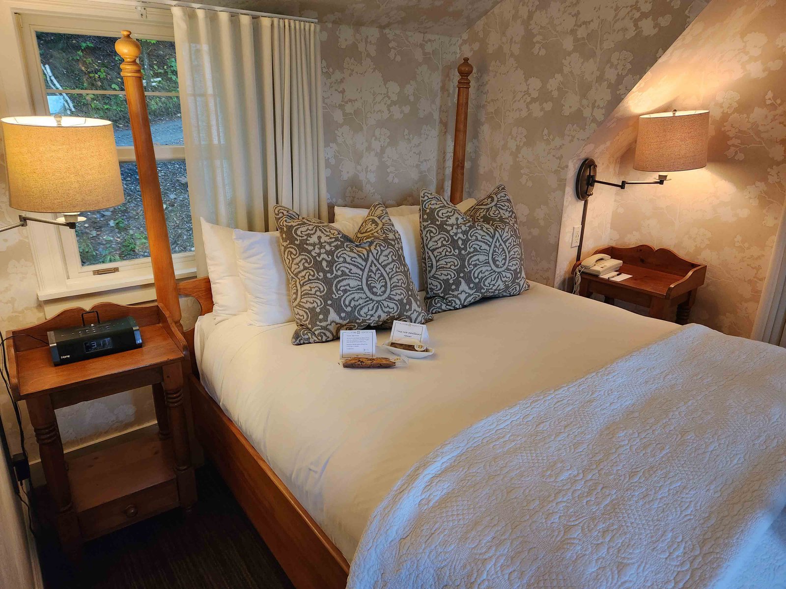 Review: Manoir Hovey Eastern Townships, Quebec - Manoir Hovey Room -7-