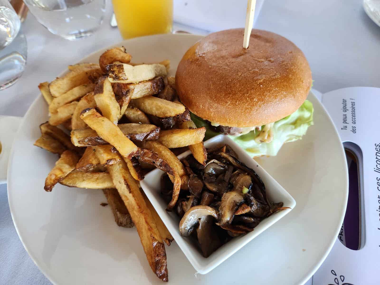 Review: Ripplecove Hotel & Spa Eastern Townships, Quebec - Ripplecove Hotel Dining -17-